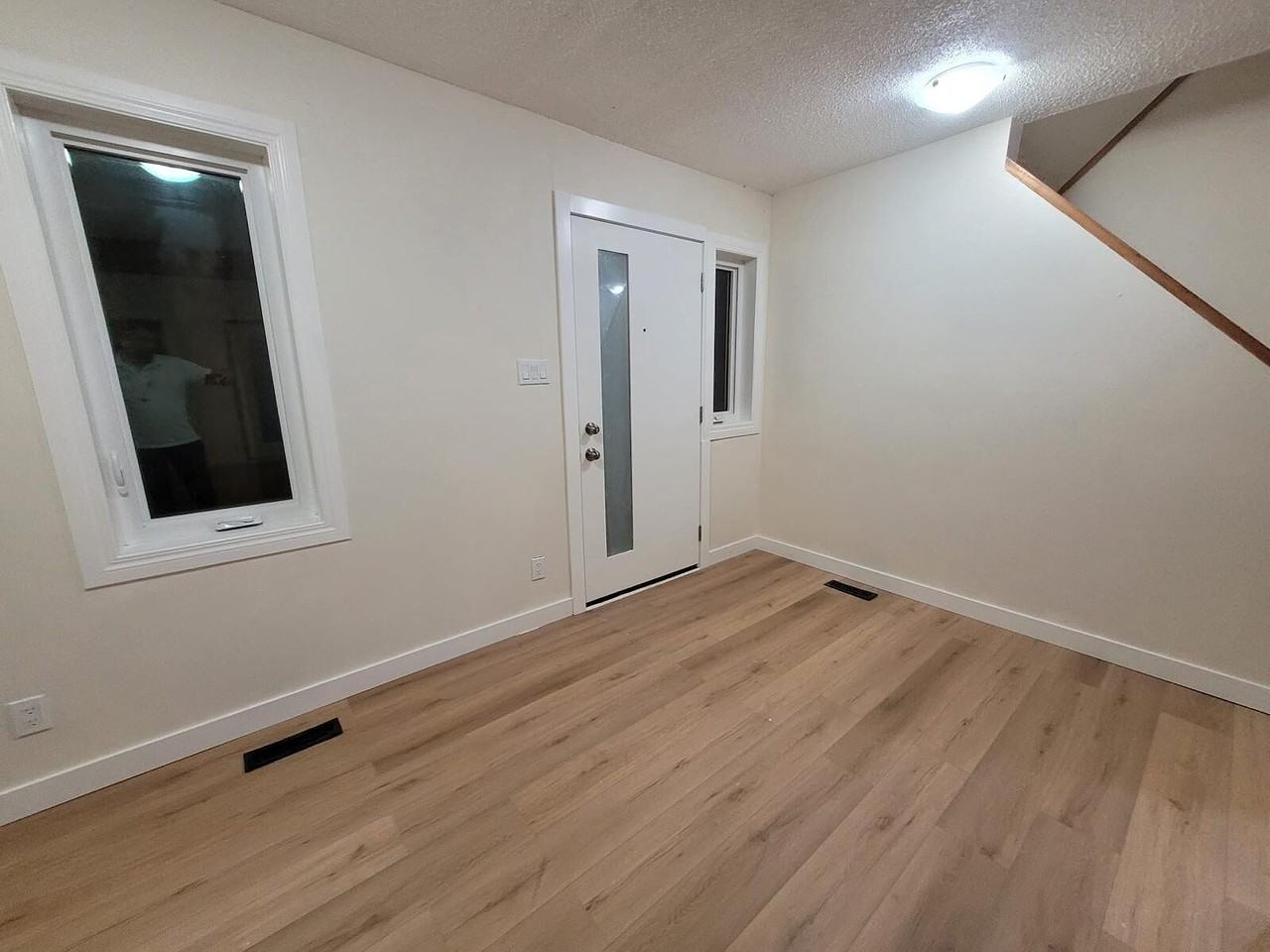 4119 32 Ave Nw - Photo 4 of 41