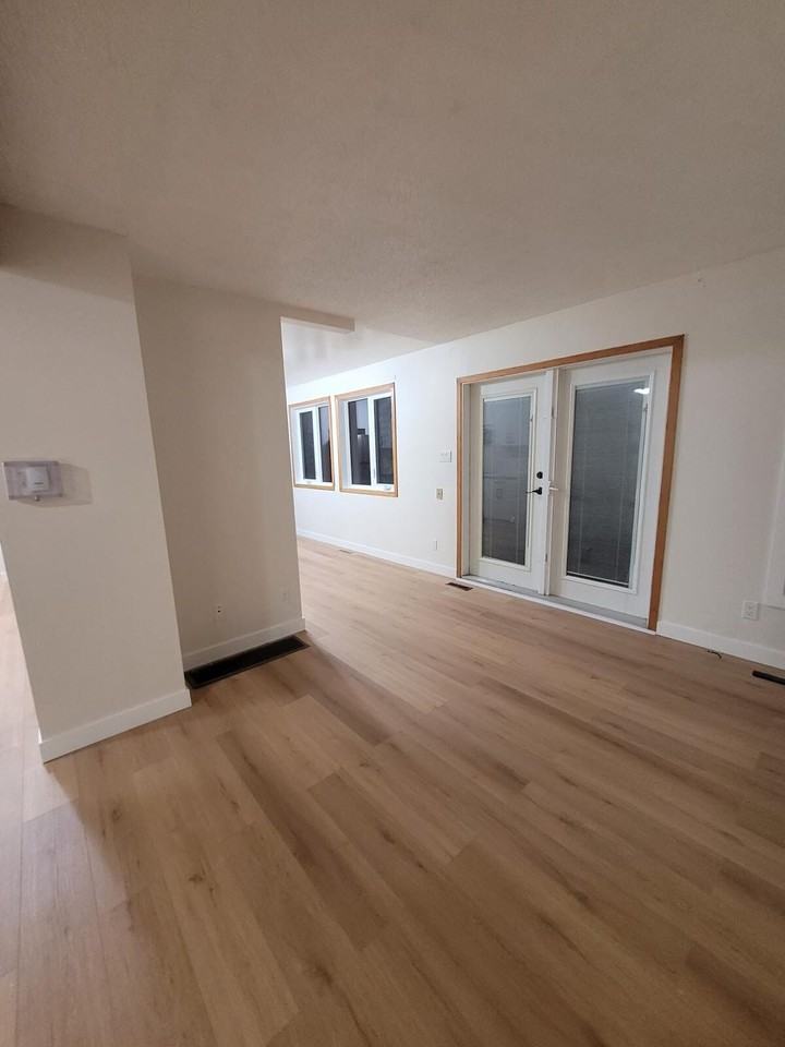 4119 32 Ave Nw - Photo 6 of 41