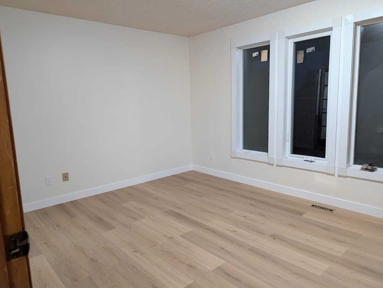 4119 32 Ave Nw - Photo 7 of 41