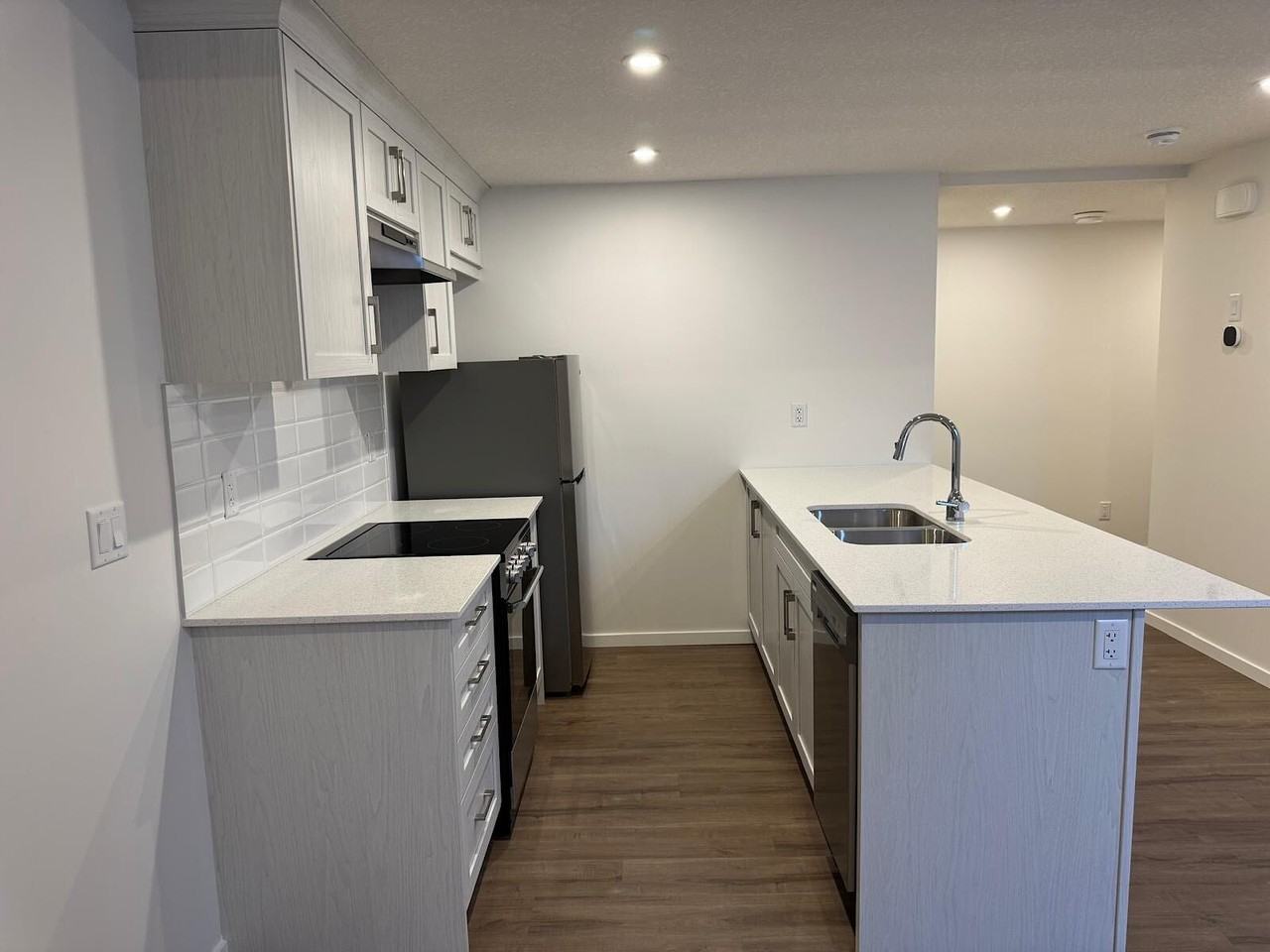 119 Cityside Cres Ne - Photo 2 of 12
