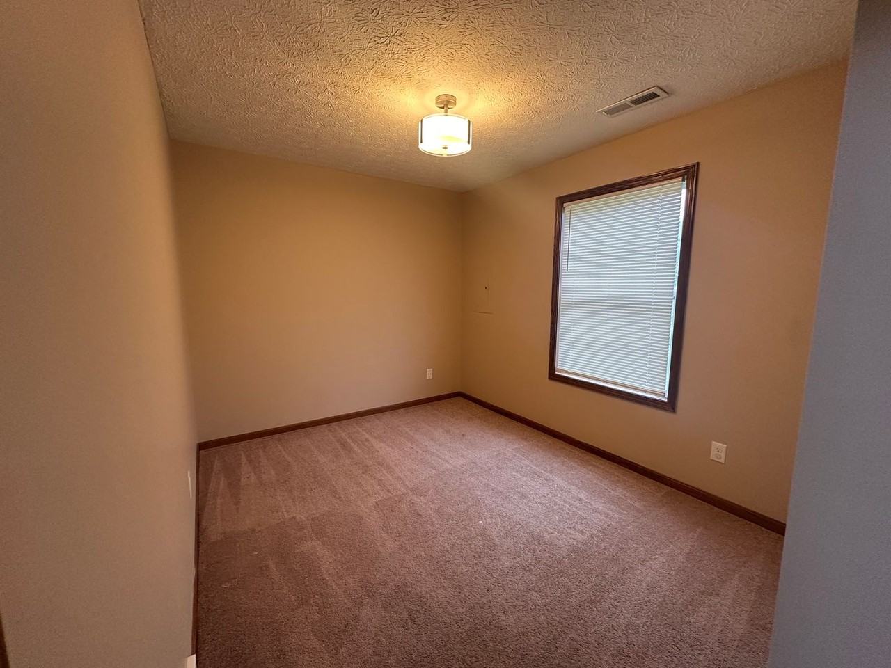 2507 Zircon St Ne #2507 - Photo 6 of 11