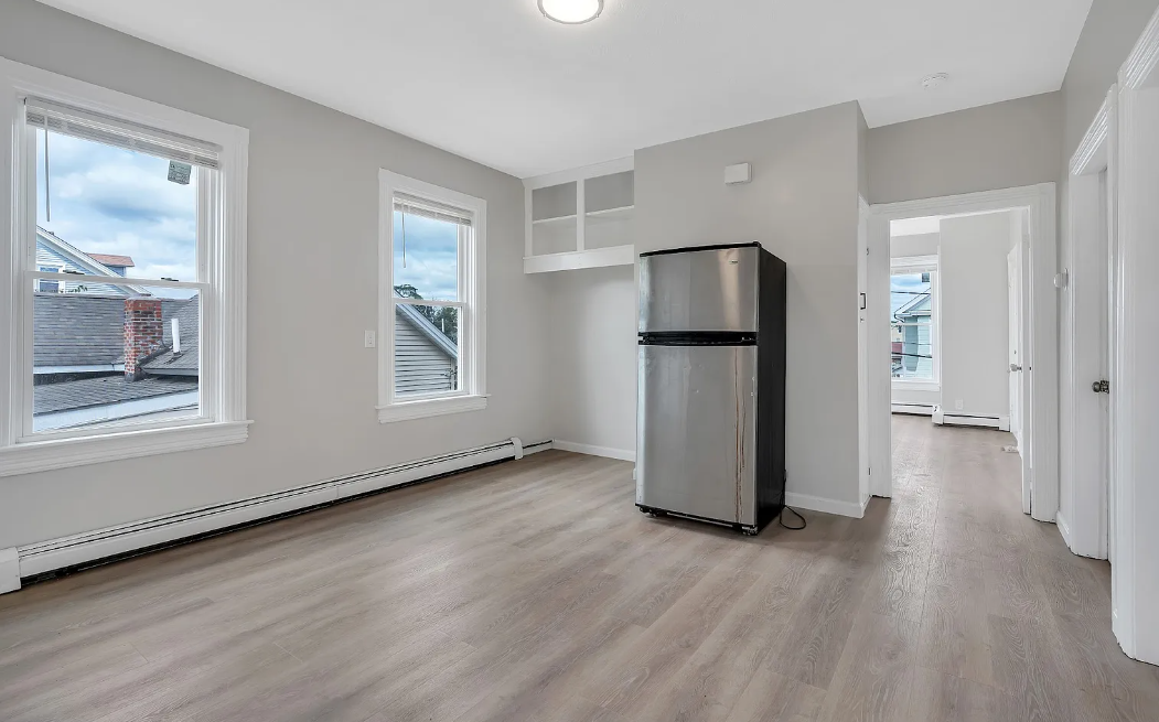 96 Centre St #2 - Photo 4 of 11