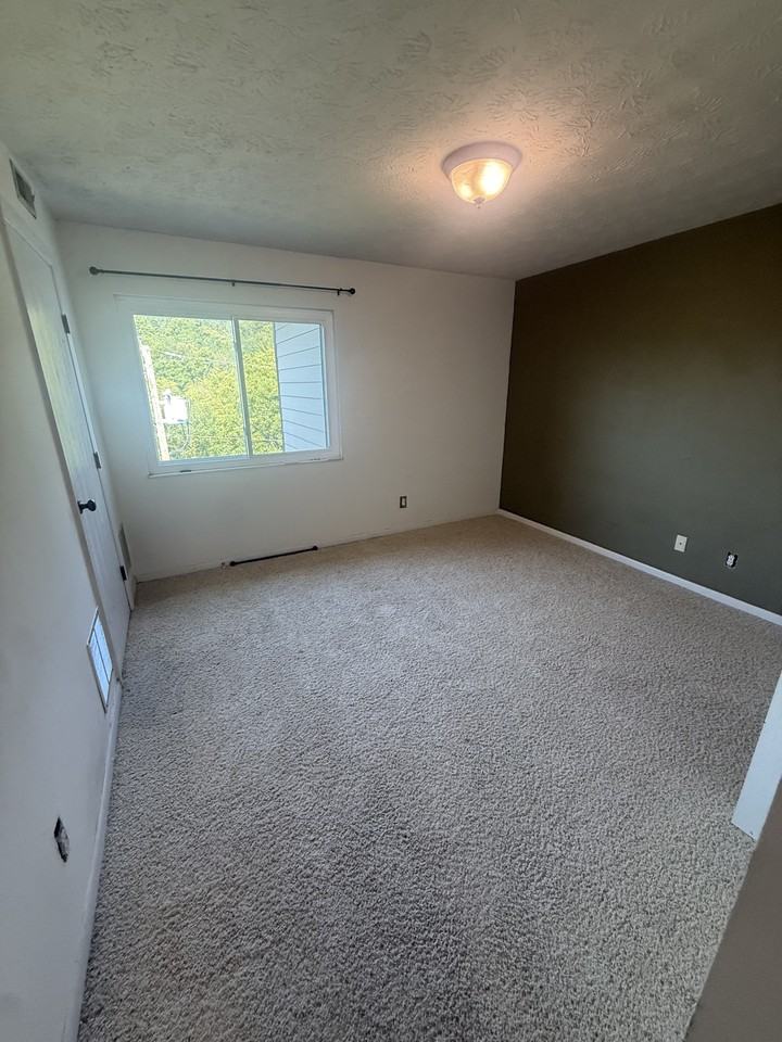 10 Woodland Hills Dr #10 - Photo 2 of 12
