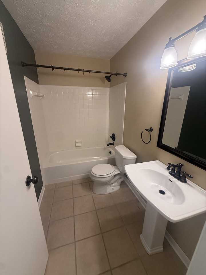10 Woodland Hills Dr #10 - Photo 3 of 12