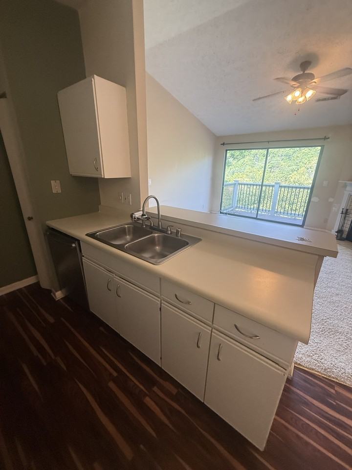 10 Woodland Hills Dr #10 - Photo 5 of 12