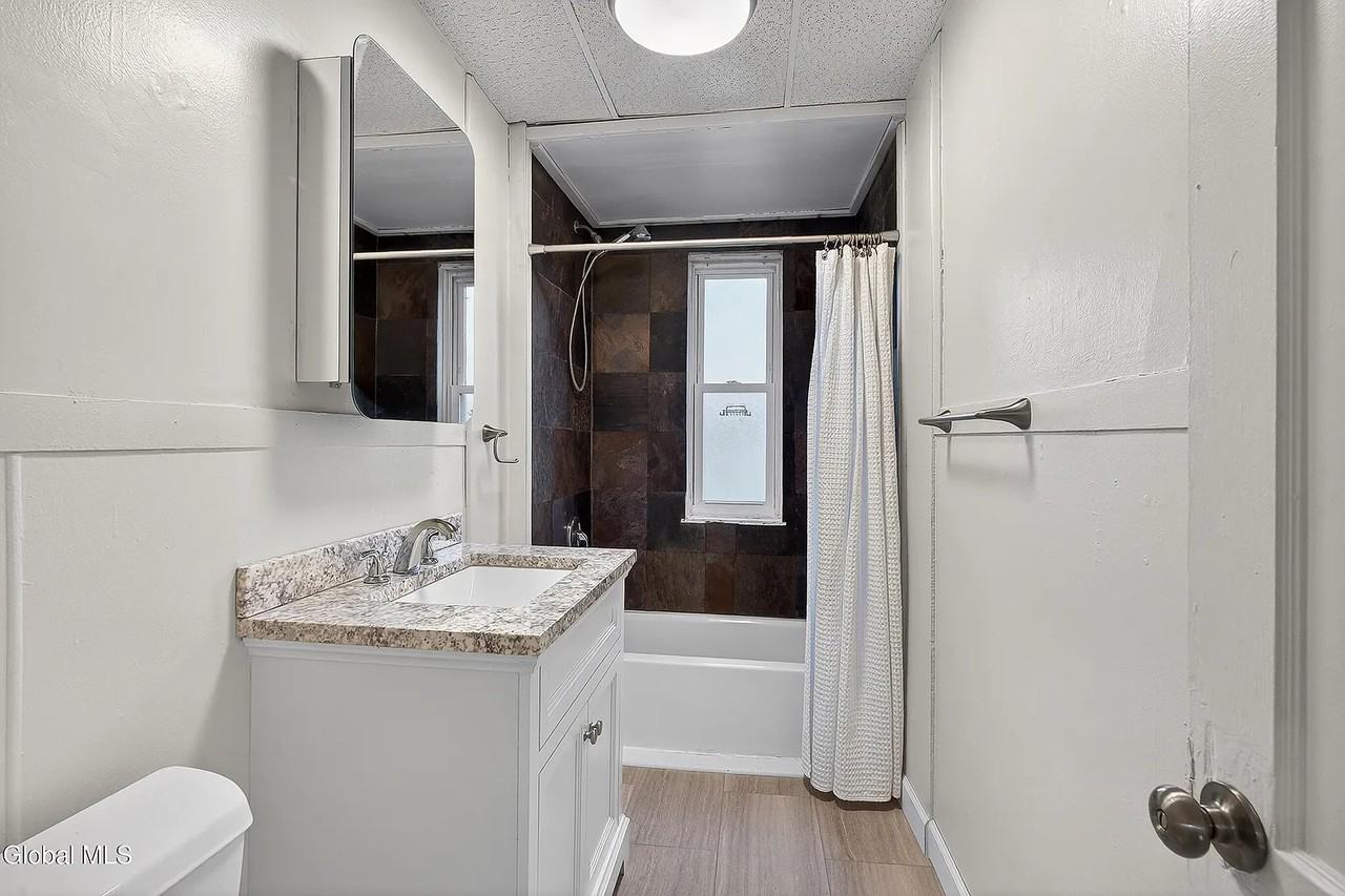 138 Davis Ave #2 - Photo 3 of 17