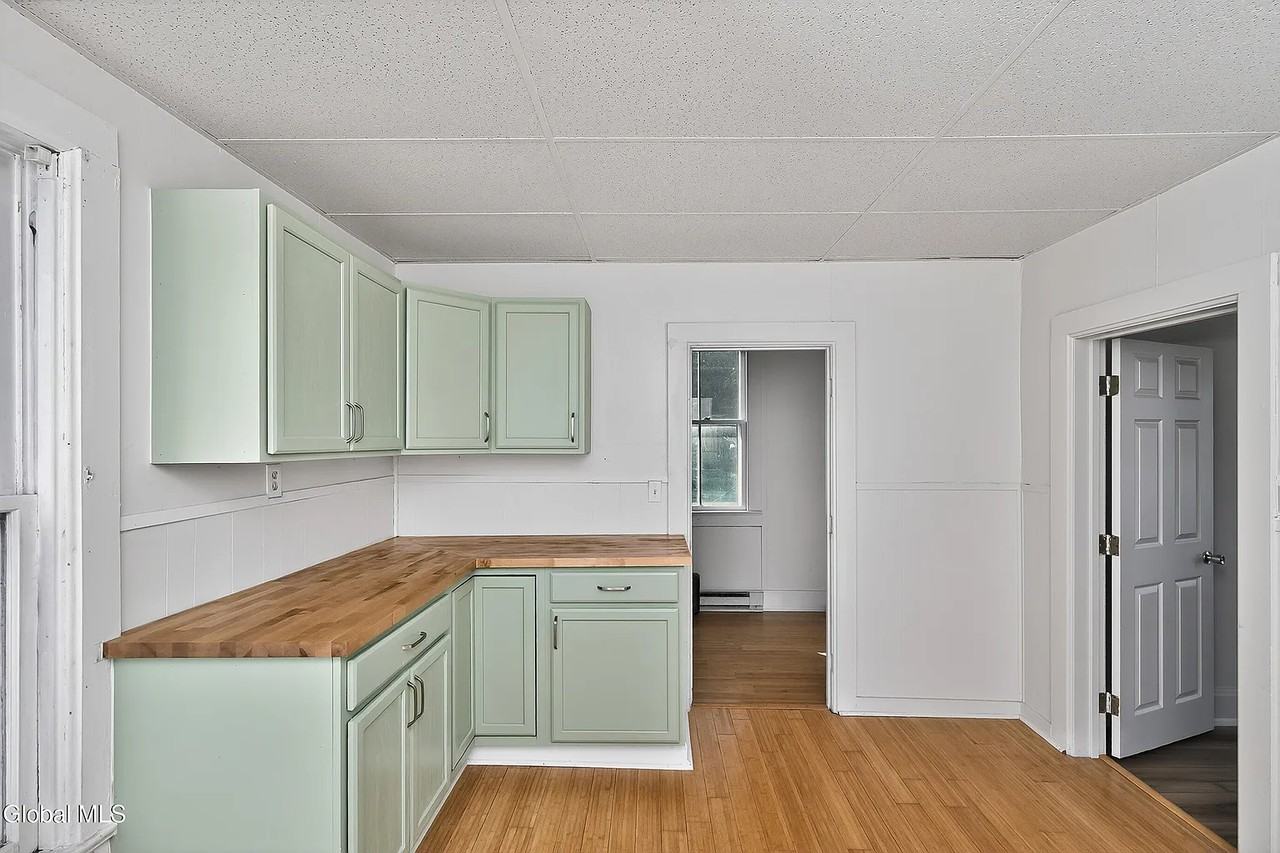 138 Davis Ave #2 - Photo 4 of 17