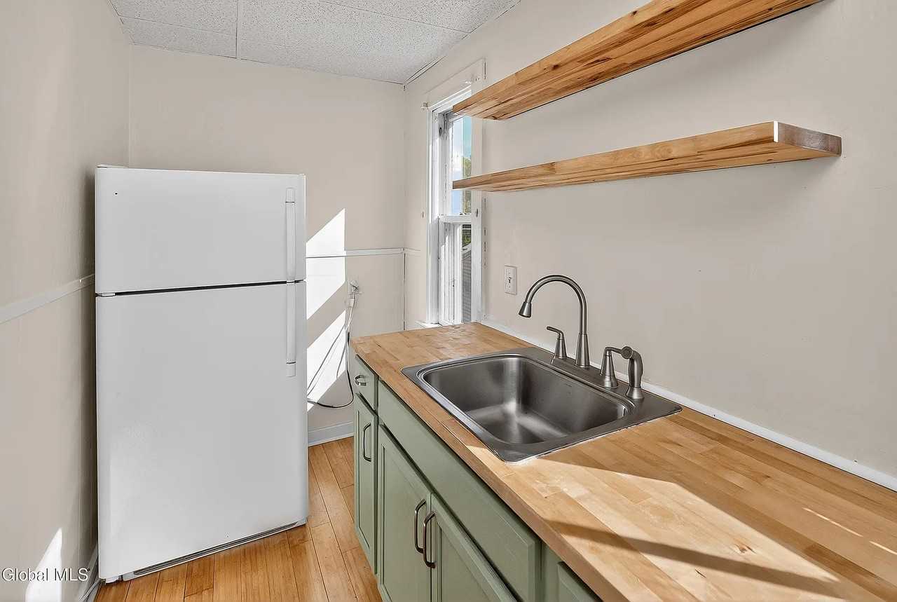 138 Davis Ave #2 - Photo 5 of 17