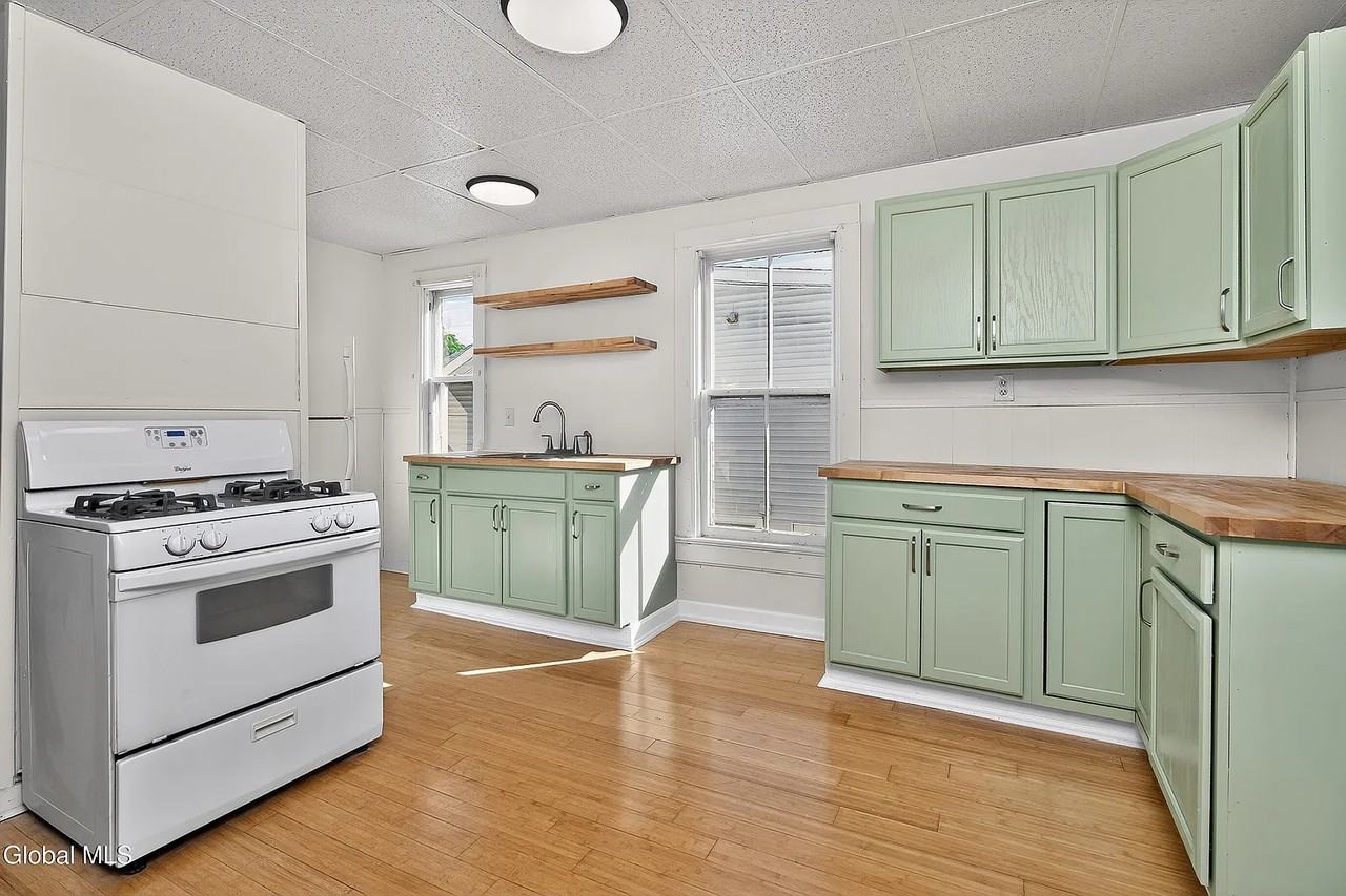 138 Davis Ave #2 - Photo 6 of 17