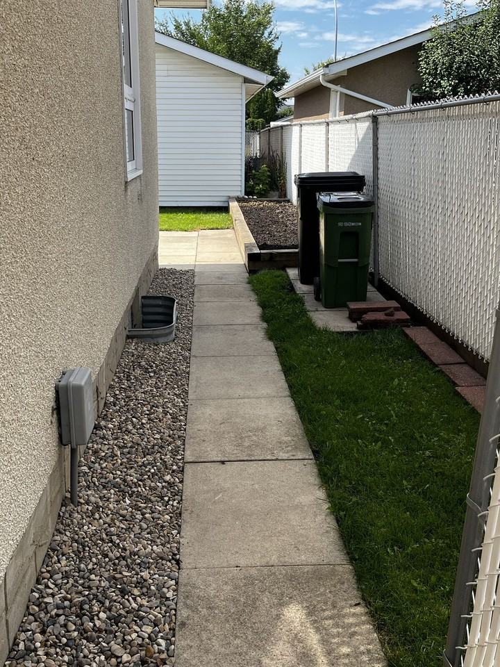 14932 81 St Nw - Photo 2 of 24