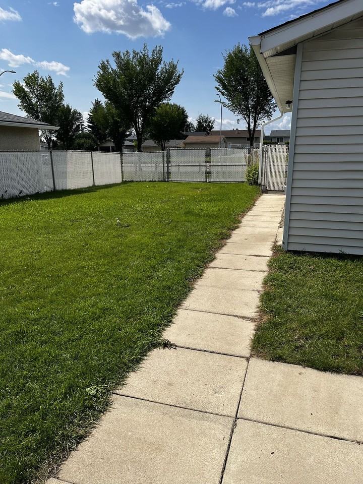 14932 81 St Nw - Photo 4 of 24