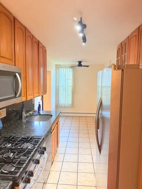 828 Main St #F - Photo 2 of 13