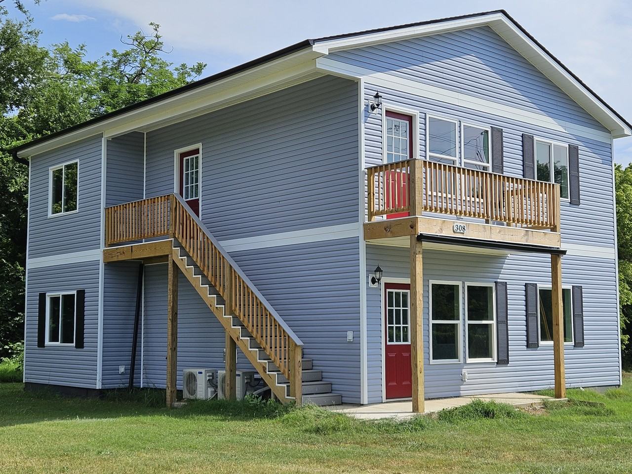 308 Hall St #B - Photo 2 of 10