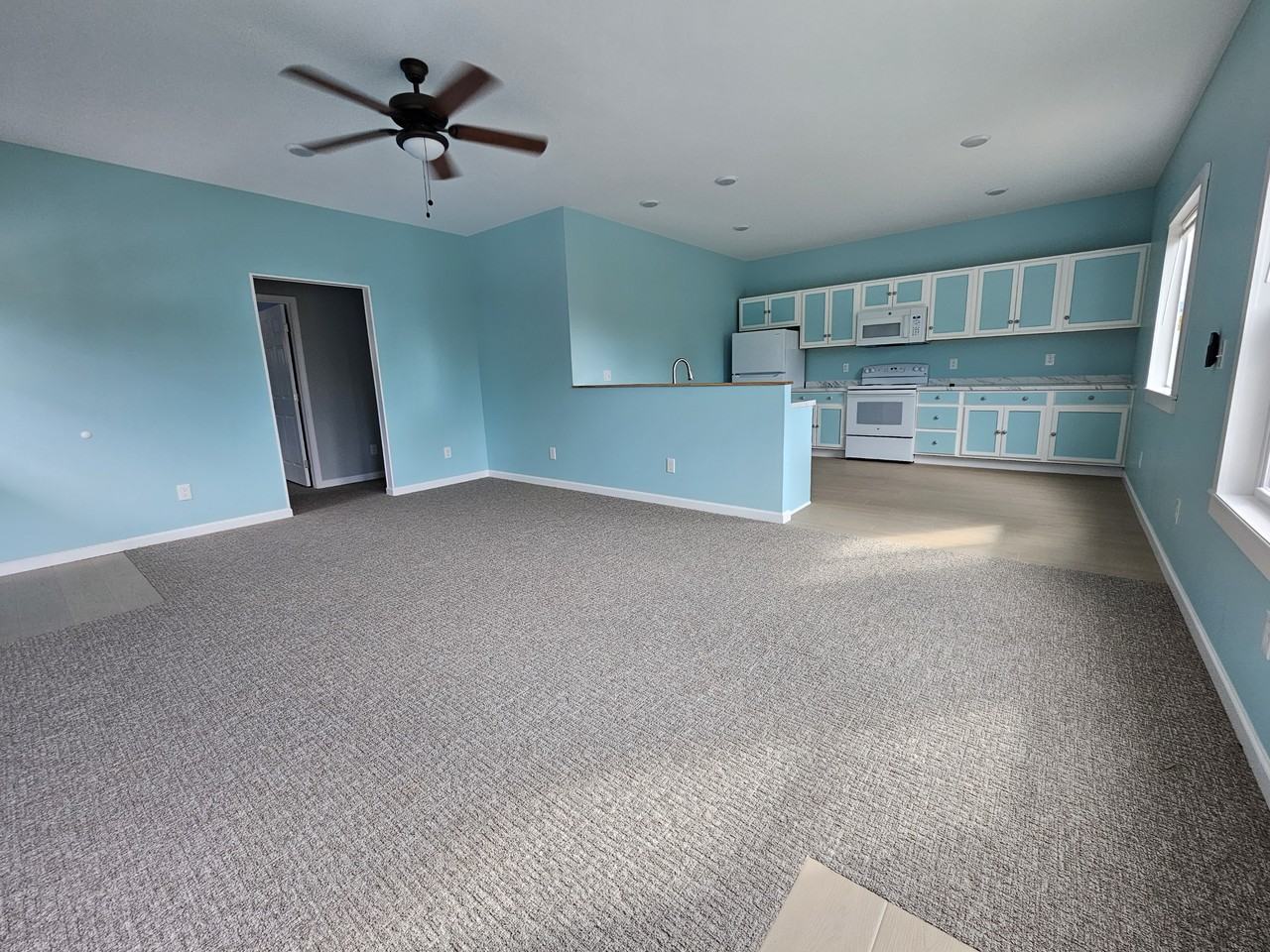 308 Hall St #B - Photo 3 of 10