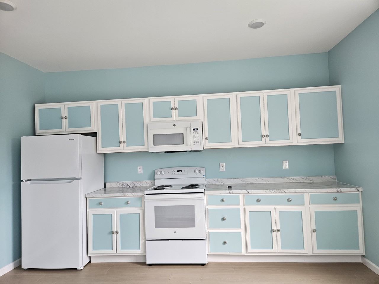 308 Hall St #B - Photo 4 of 10
