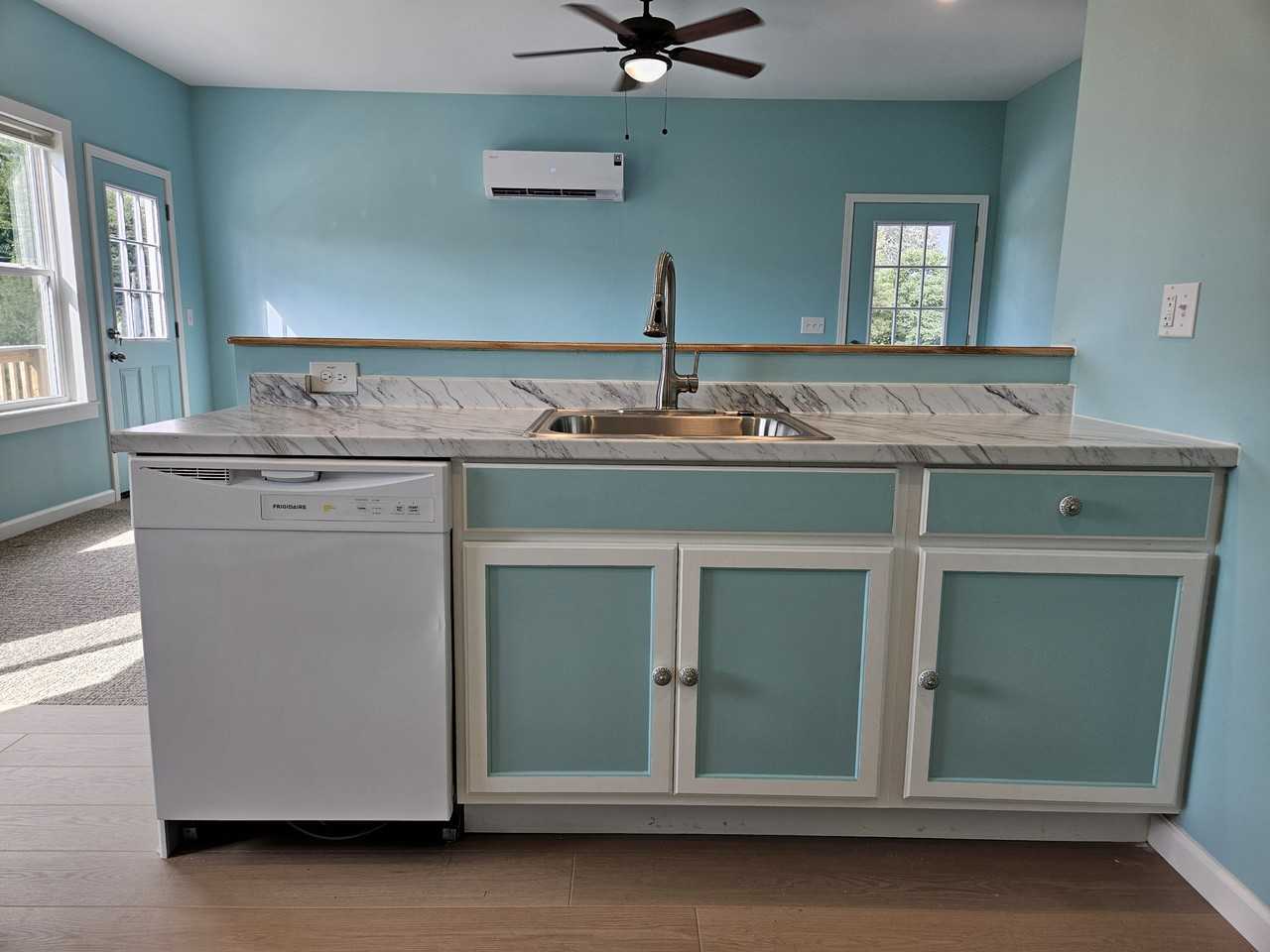 308 Hall St #B - Photo 5 of 10