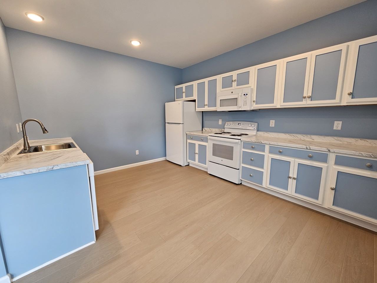308 Hall St #A - Photo 4 of 11