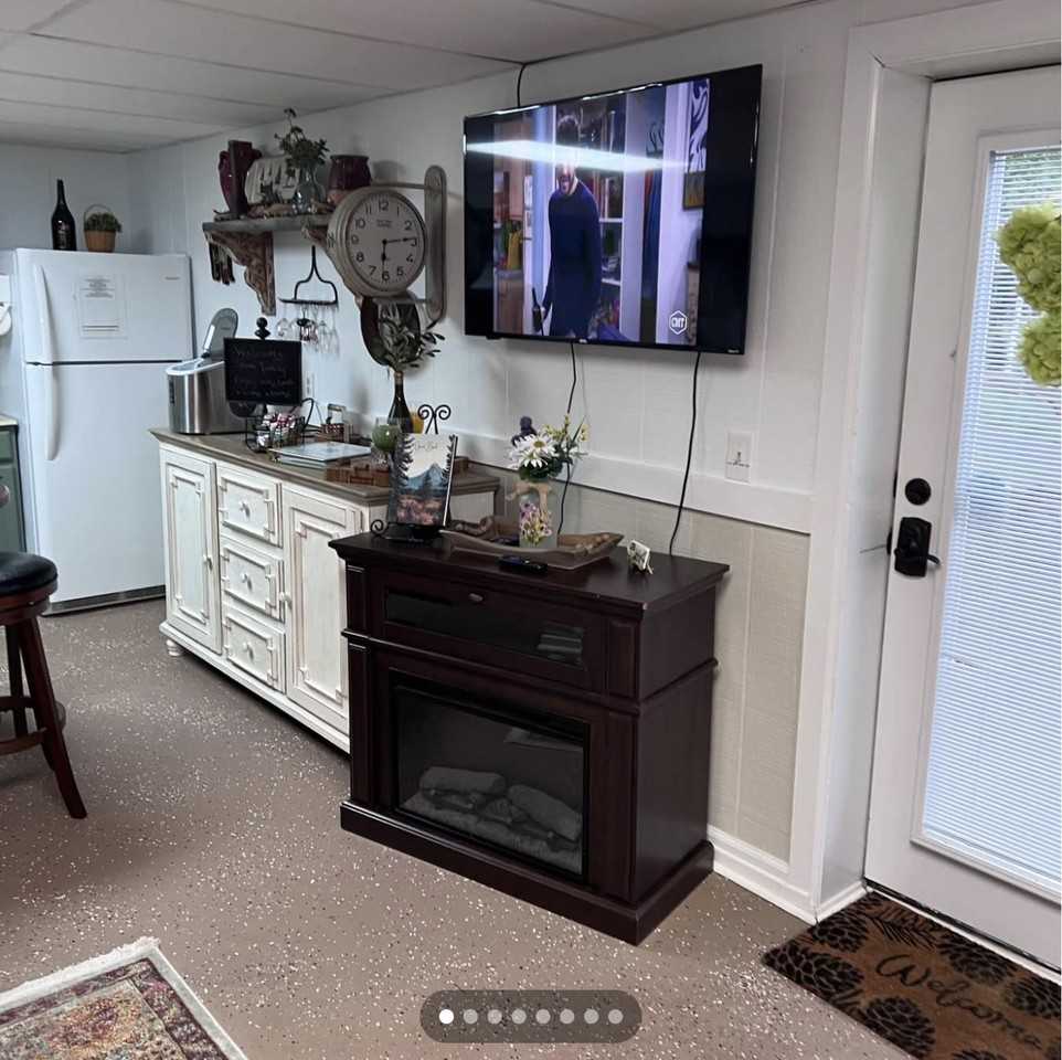 403 Mountain Ave - Photo 2 of 9
