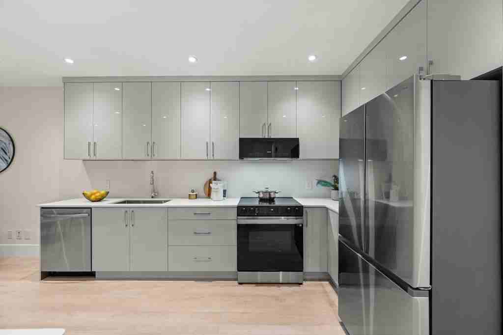 324 18th Street East - Photo 4 of 13