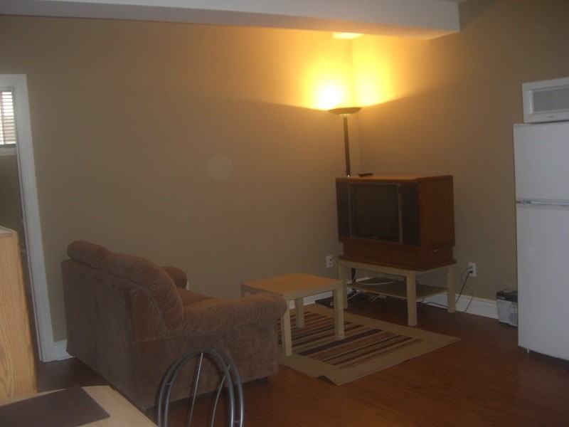 462 Rahul Crescent - Photo 2 of 9