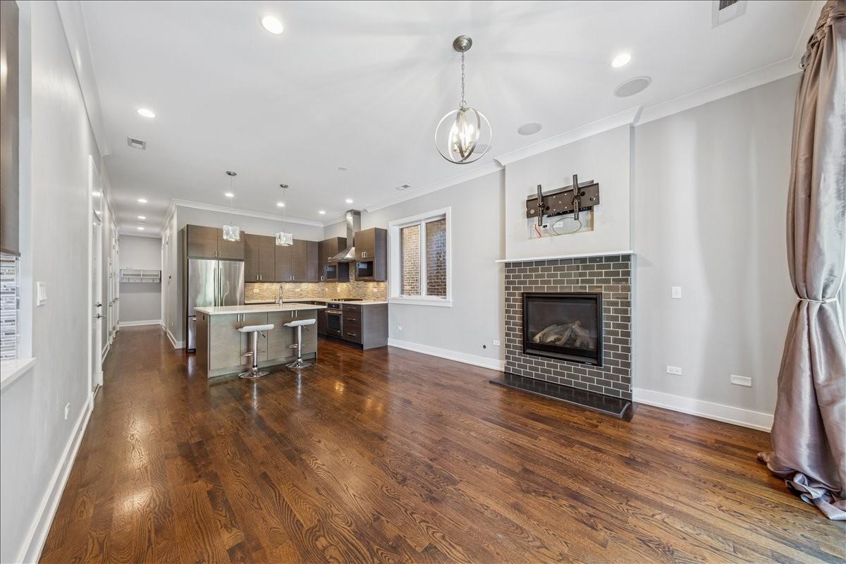 3541 N Sheffield Ave #2 - Photo 4 of 16