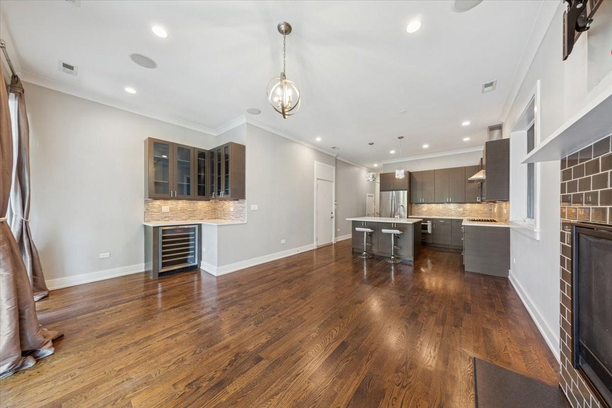 3541 N Sheffield Ave #2 - Photo 5 of 16