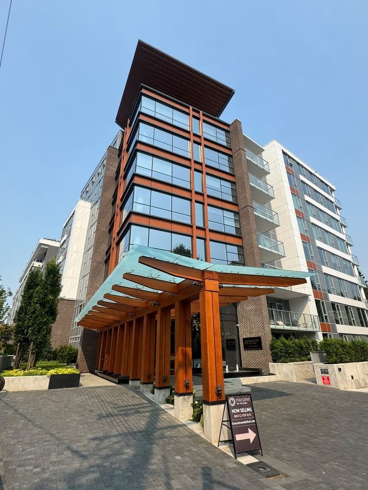 Executive On The Park West Vancouver - Photo 3 of 13