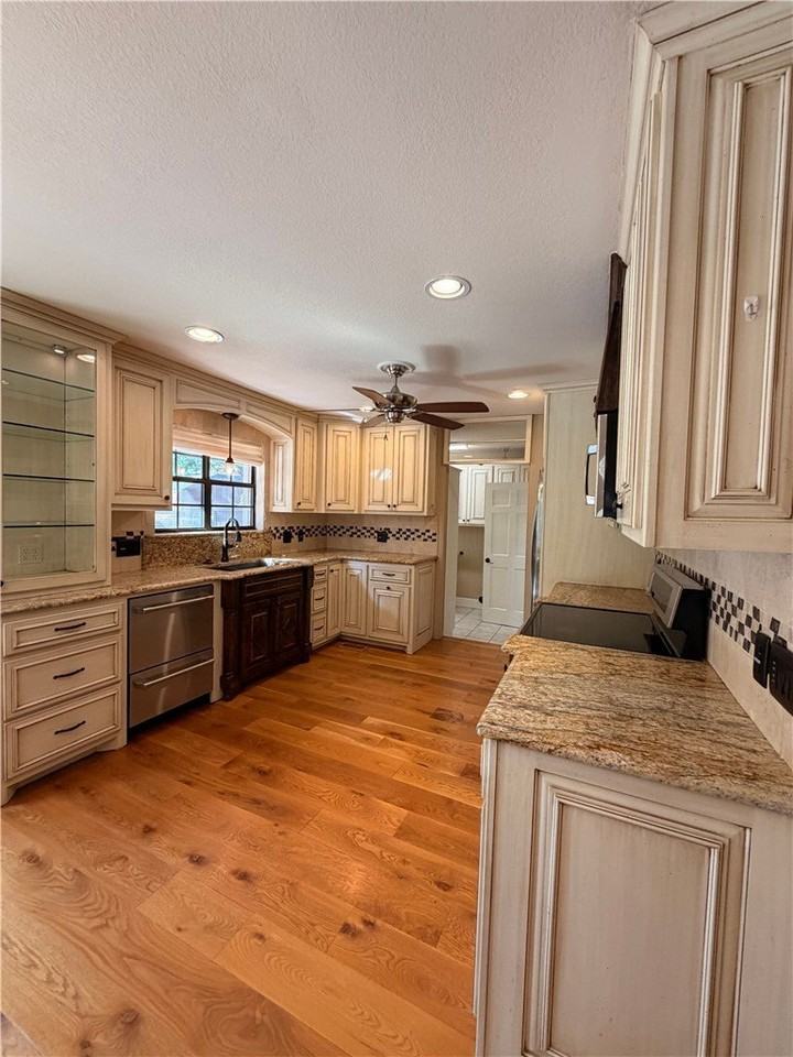 23 Howard Pl - Photo 6 of 33