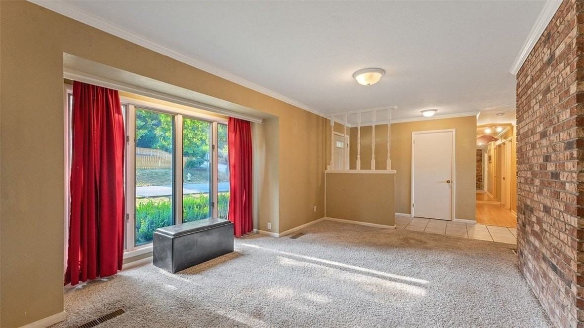 476 N Oliver Ave - Photo 5 of 28