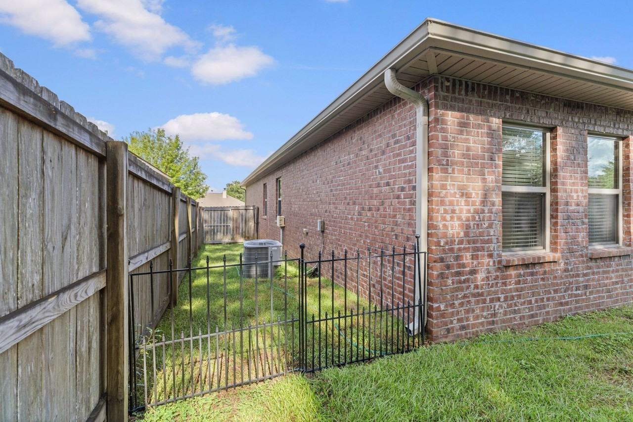 27320 Lashay Dr - Photo 4 of 41