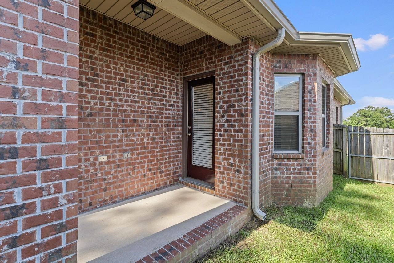 27320 Lashay Dr - Photo 5 of 41