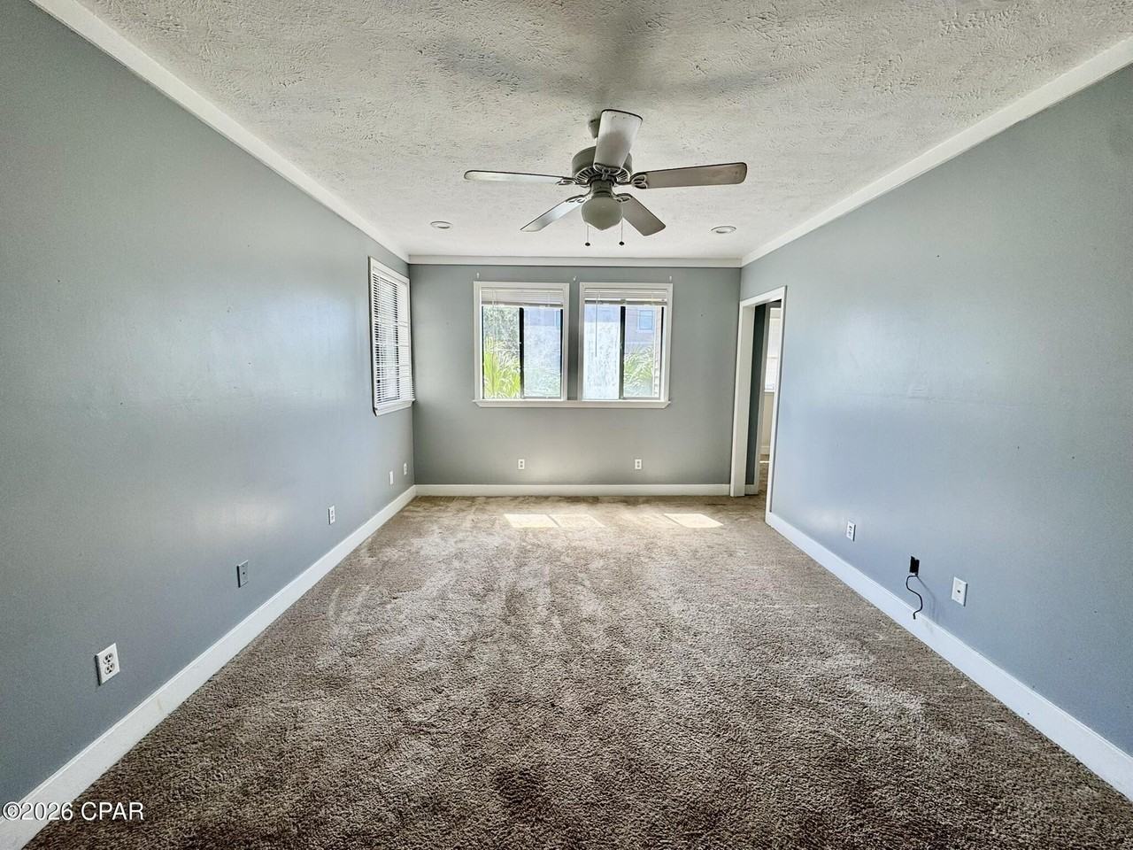 422 Magnolia Ave #3 - Photo 4 of 11