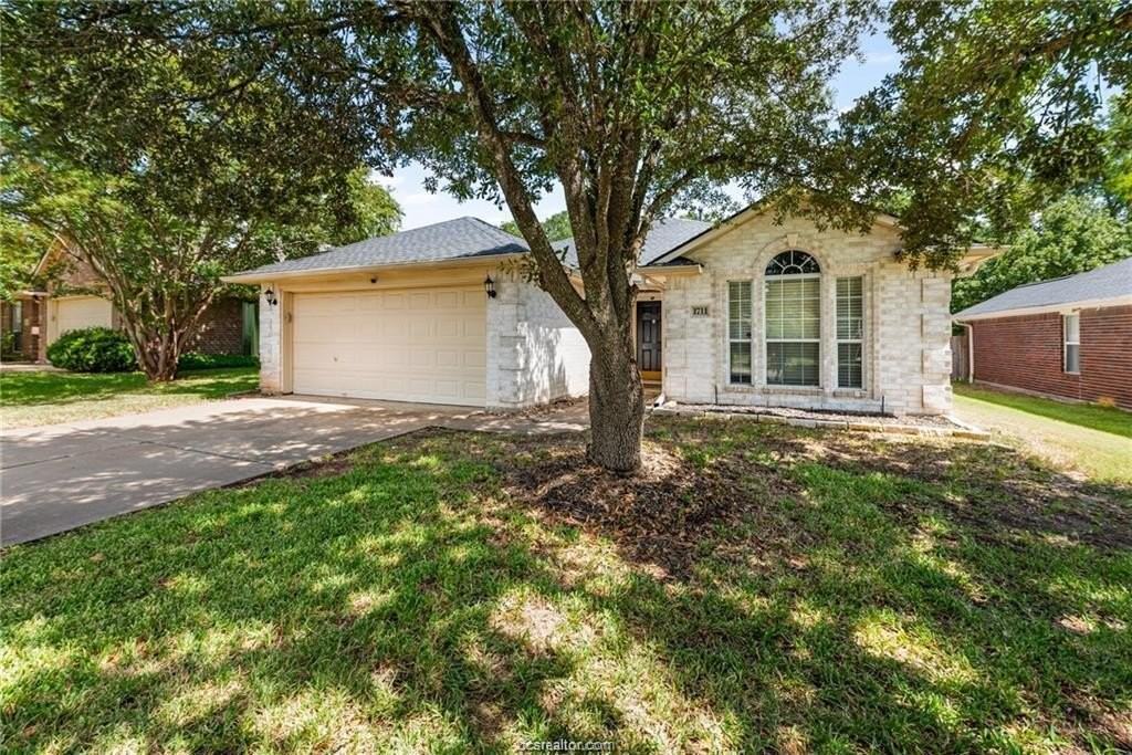 1711 Beaver Pond Ct - Photo 2 of 24