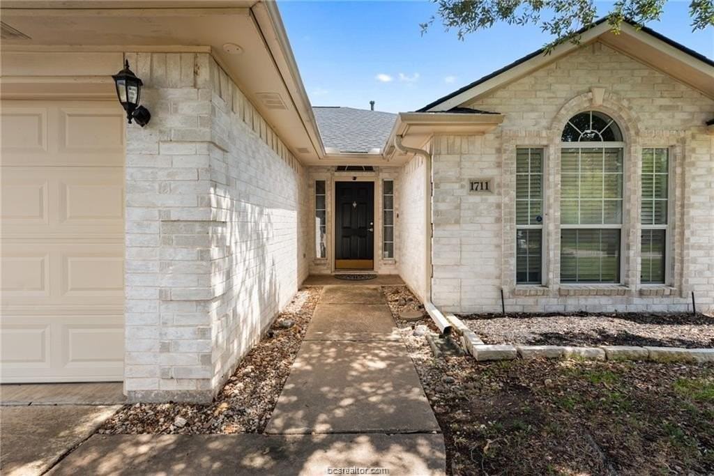 1711 Beaver Pond Ct - Photo 4 of 24