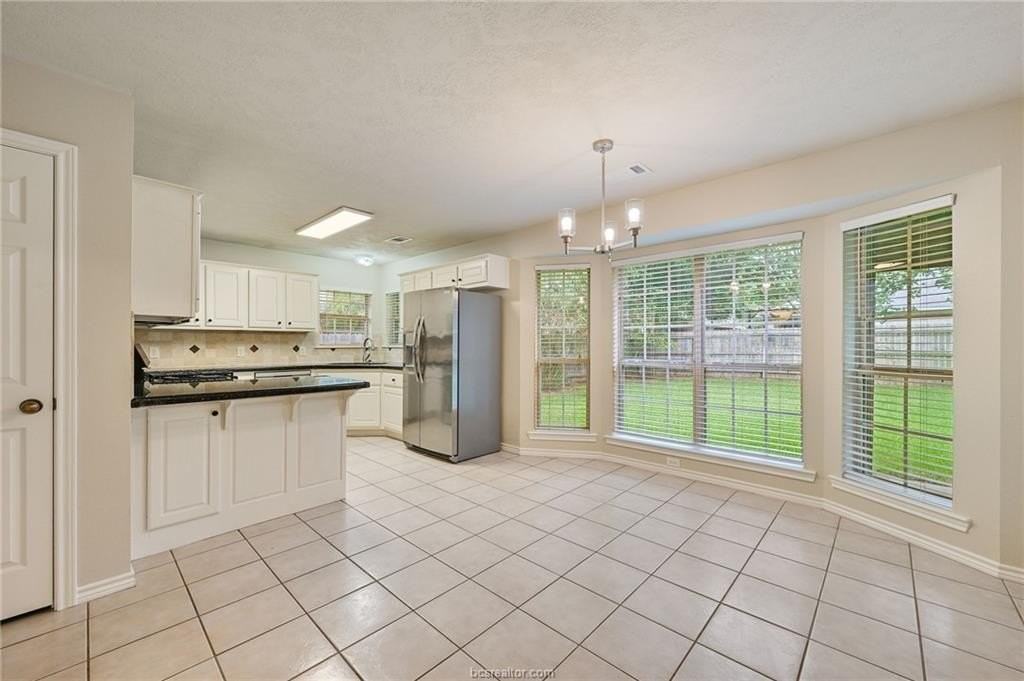 1208 Markham Ln - Photo 5 of 17