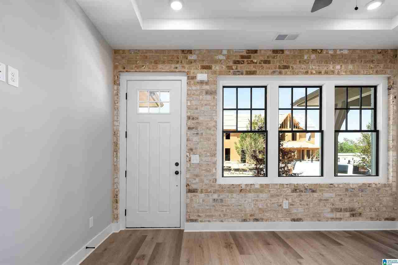 1109 Windsor Sq - Photo 5 of 23