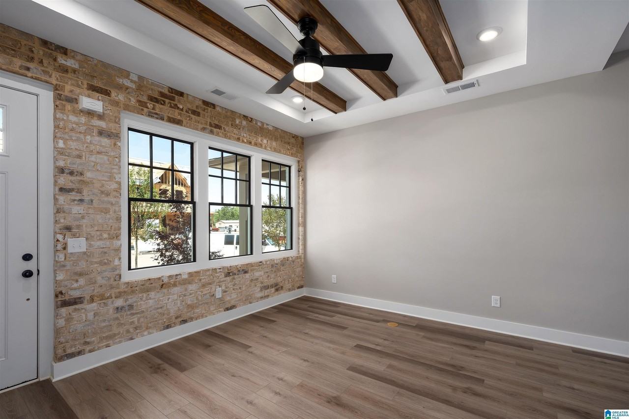 1109 Windsor Sq - Photo 6 of 23