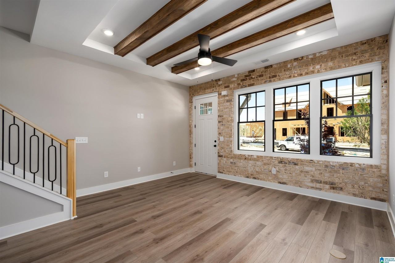 1109 Windsor Sq - Photo 7 of 23