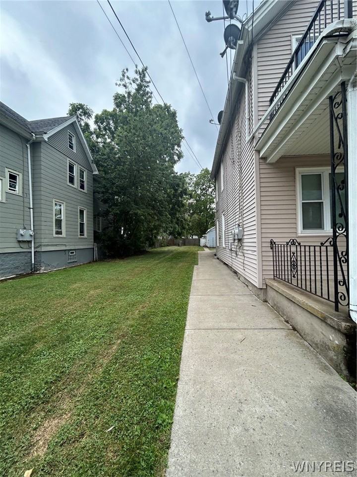 286 Normal Ave - Photo 2 of 17