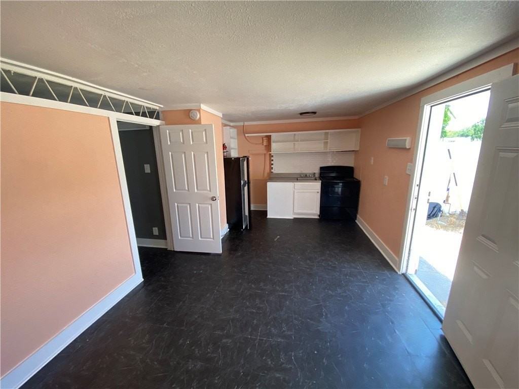 1525 Lazy Ln - Photo 3 of 6