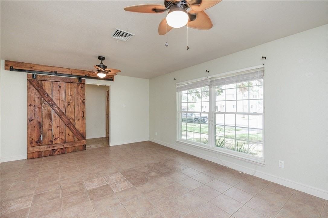 6702 Sahara Dr - Photo 6 of 40