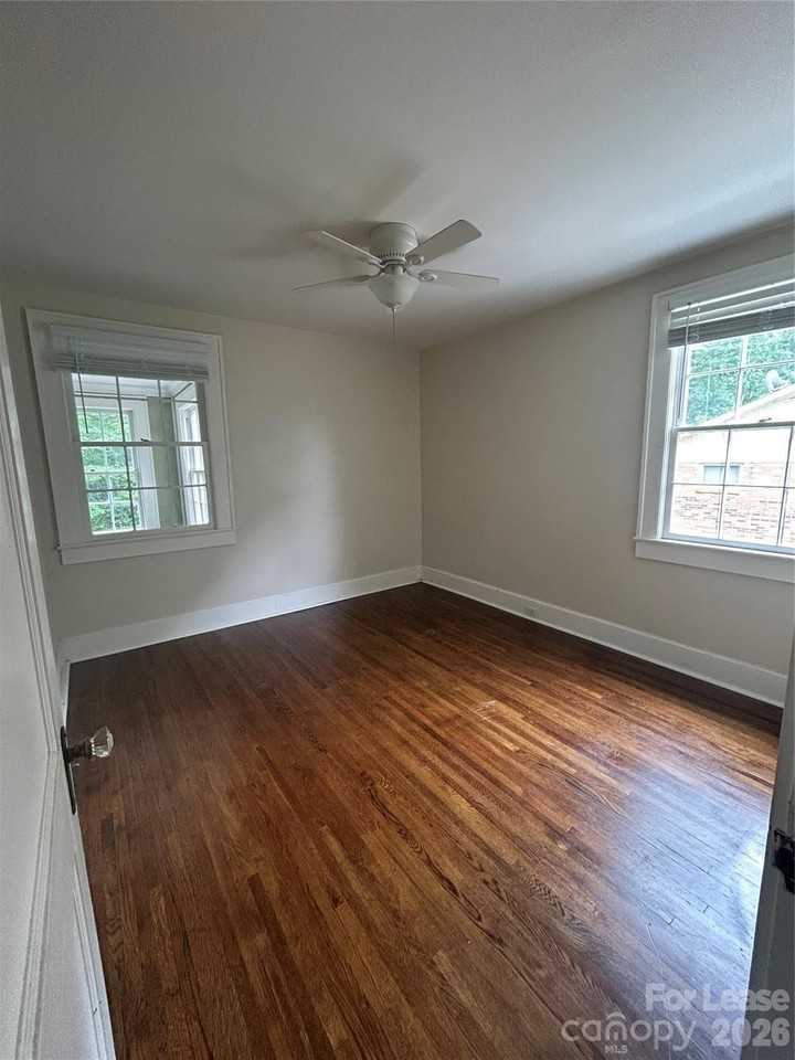 320 N 6th St - Photo 3 of 5