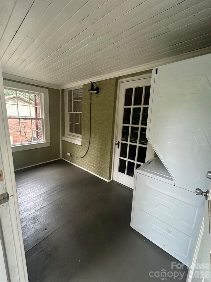 320 N 6th St - Photo 5 of 5