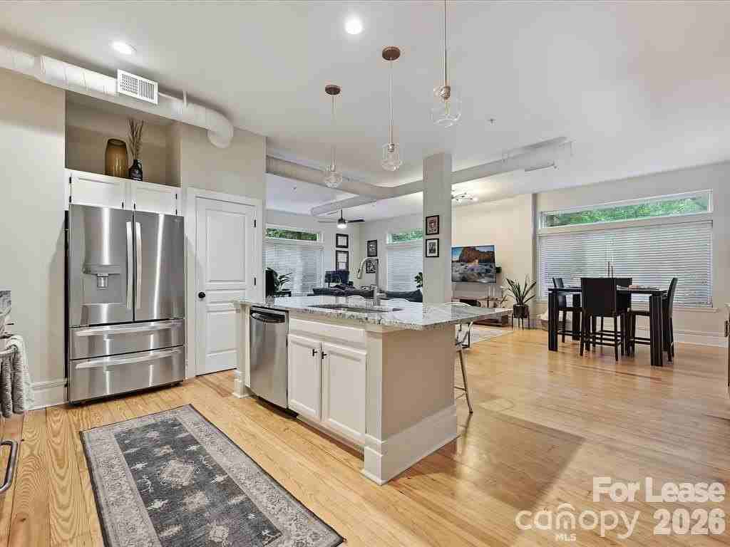 404 N Laurel Ave #11 - Photo 2 of 21