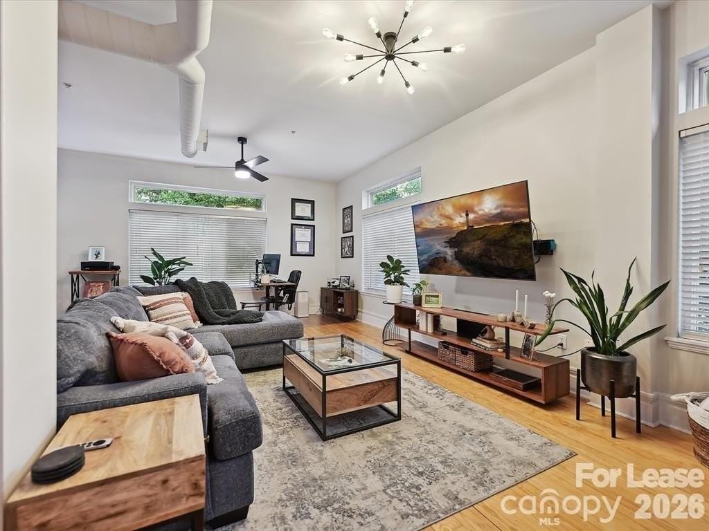 404 N Laurel Ave #11 - Photo 4 of 21