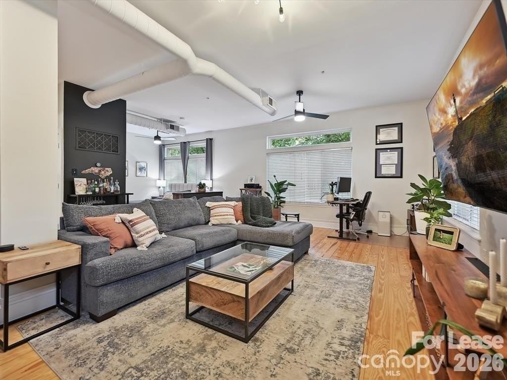 404 N Laurel Ave #11 - Photo 5 of 21