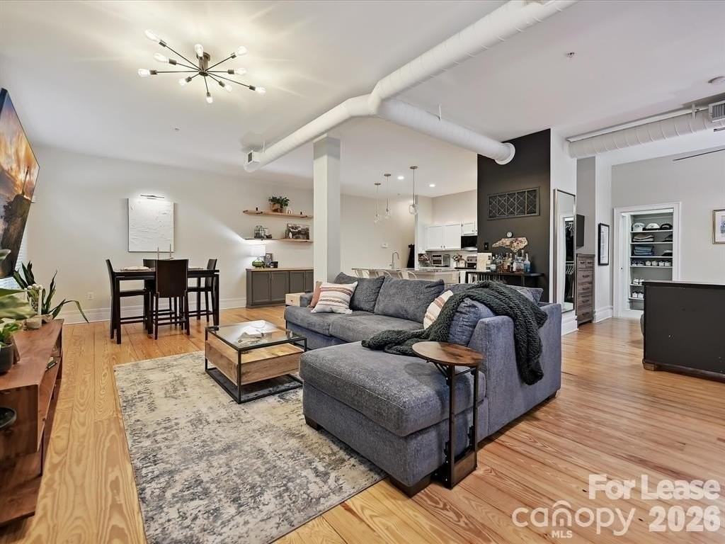 404 N Laurel Ave #11 - Photo 6 of 21