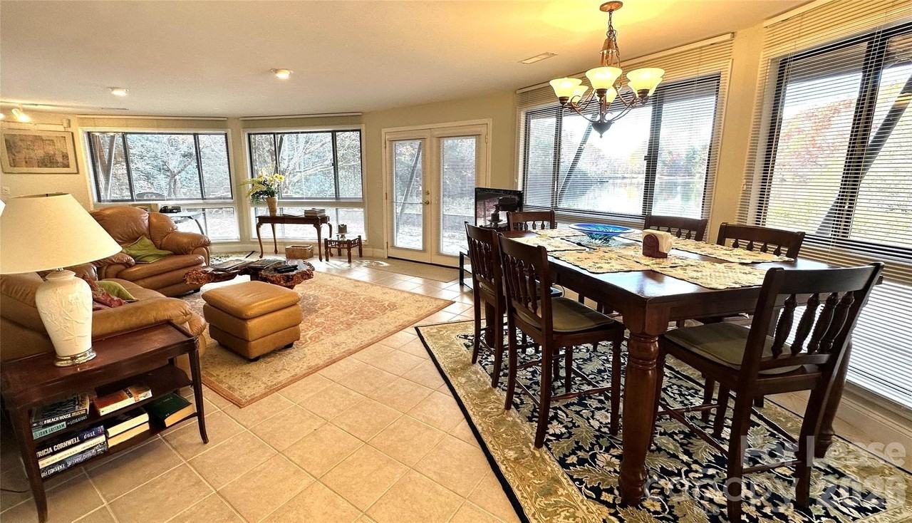 424 Lakeview Dr - Photo 3 of 15