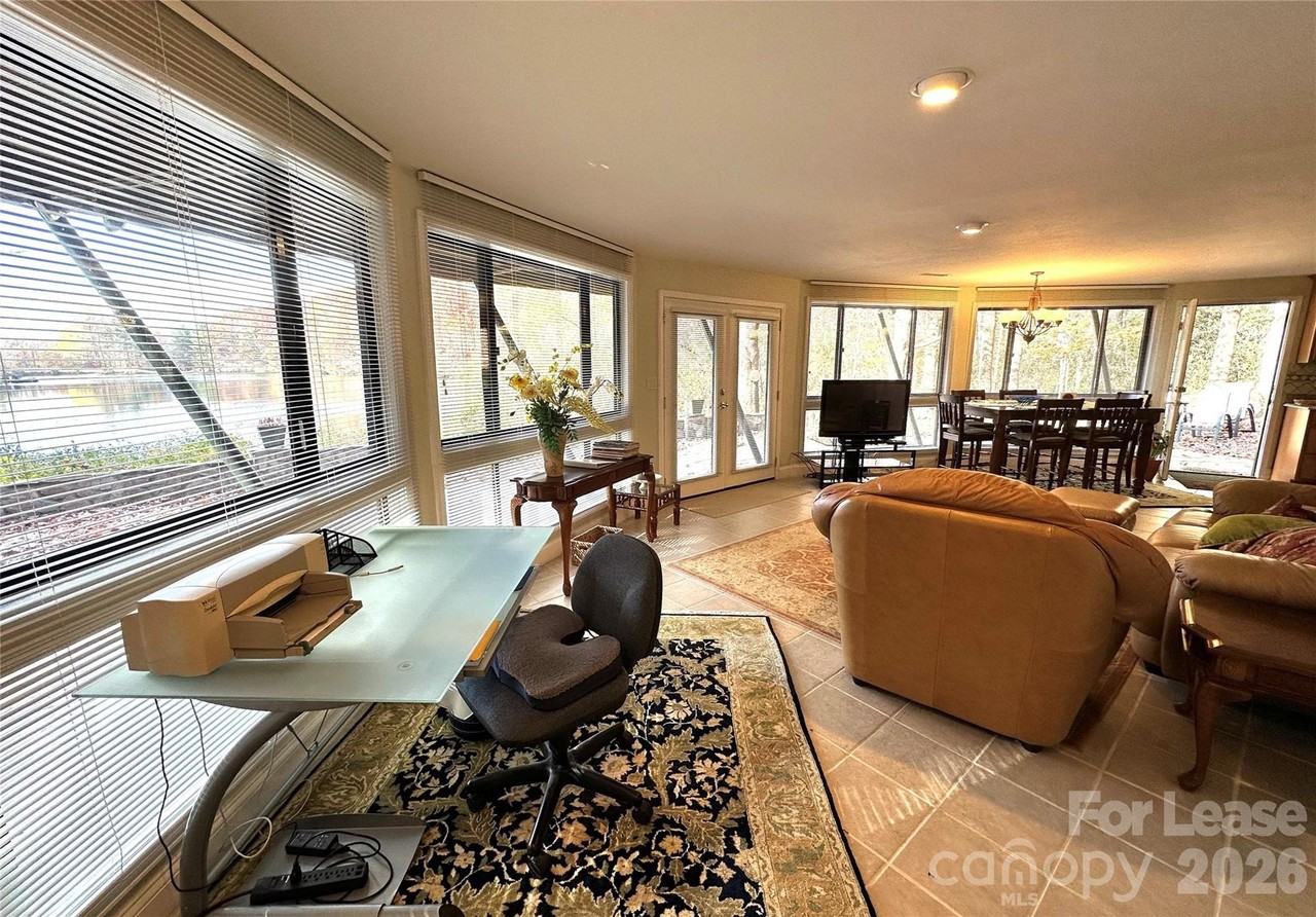 424 Lakeview Dr - Photo 5 of 15