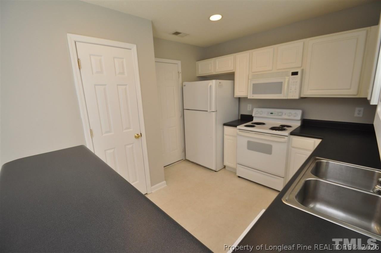5909 Rivercliff Ct - Photo 7 of 21